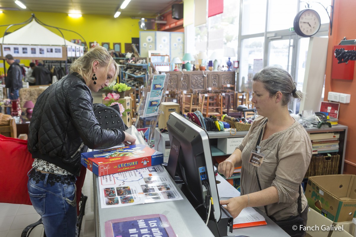 Passage en caisse au comptoir du réemploi de Caudan