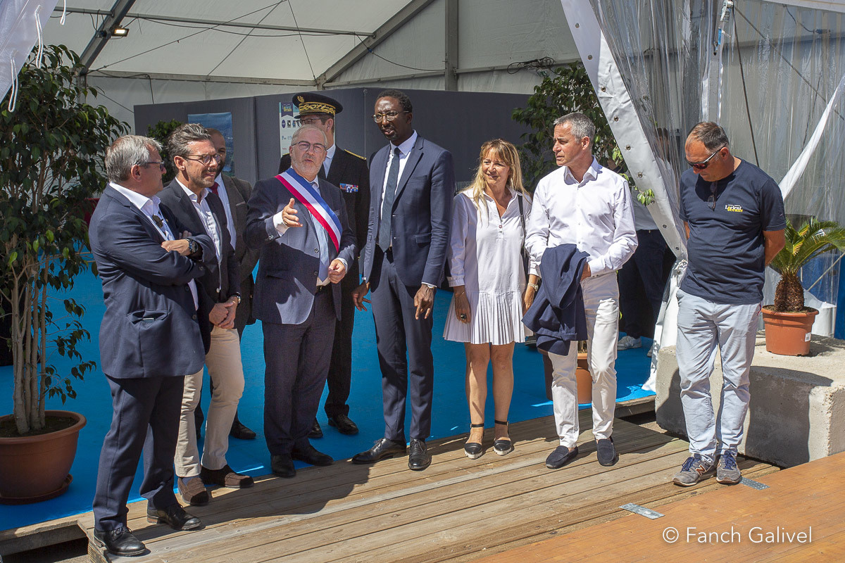Hervé Berville, secrétaire d'état à la mer et Fabrice Loher, Président de Lorient Agglomération au port de pêche de Lorient (Morbihan) lors festival Lorient Océans.
