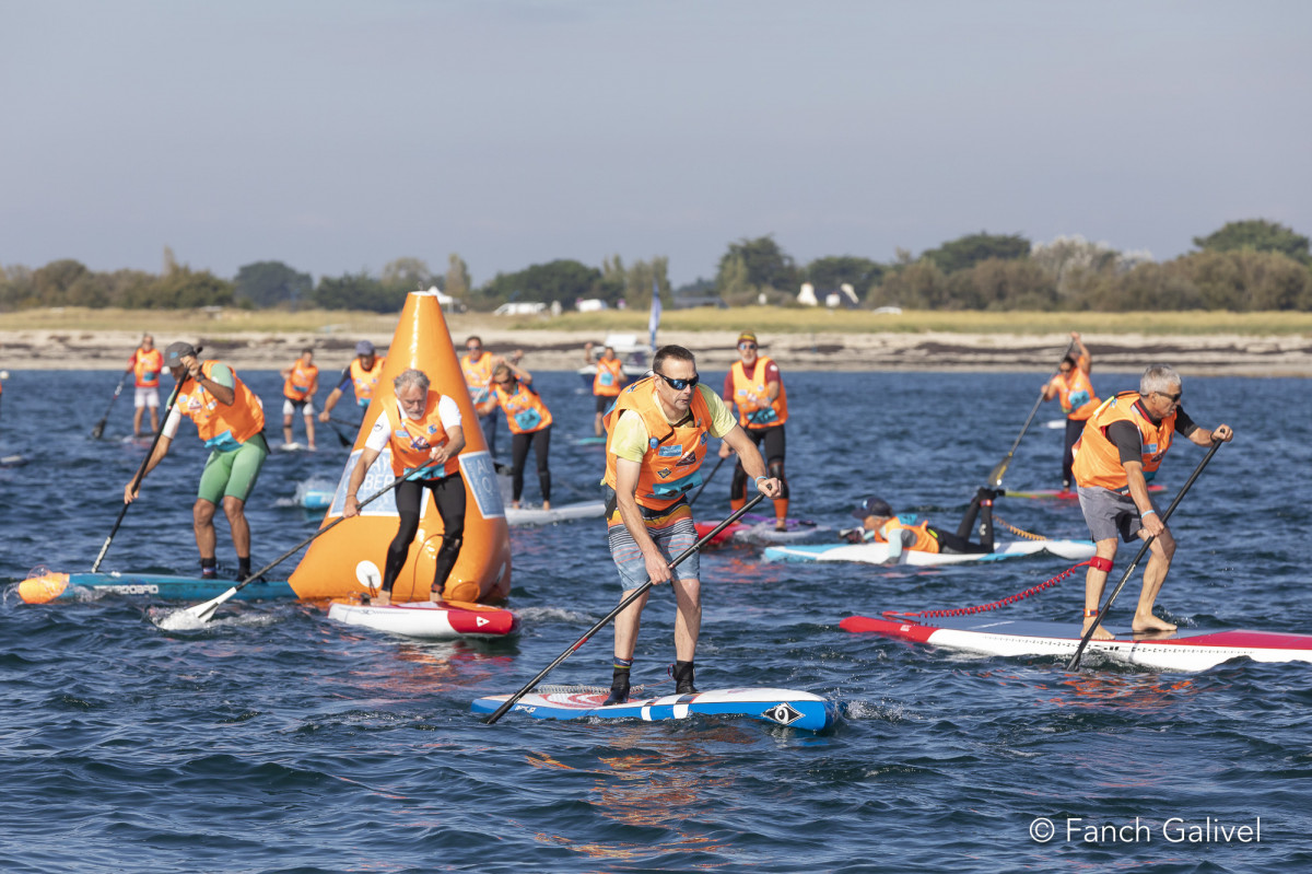 Passage de la boué de dégagement _ SNSM Morbihan Paddle Trophy 2021