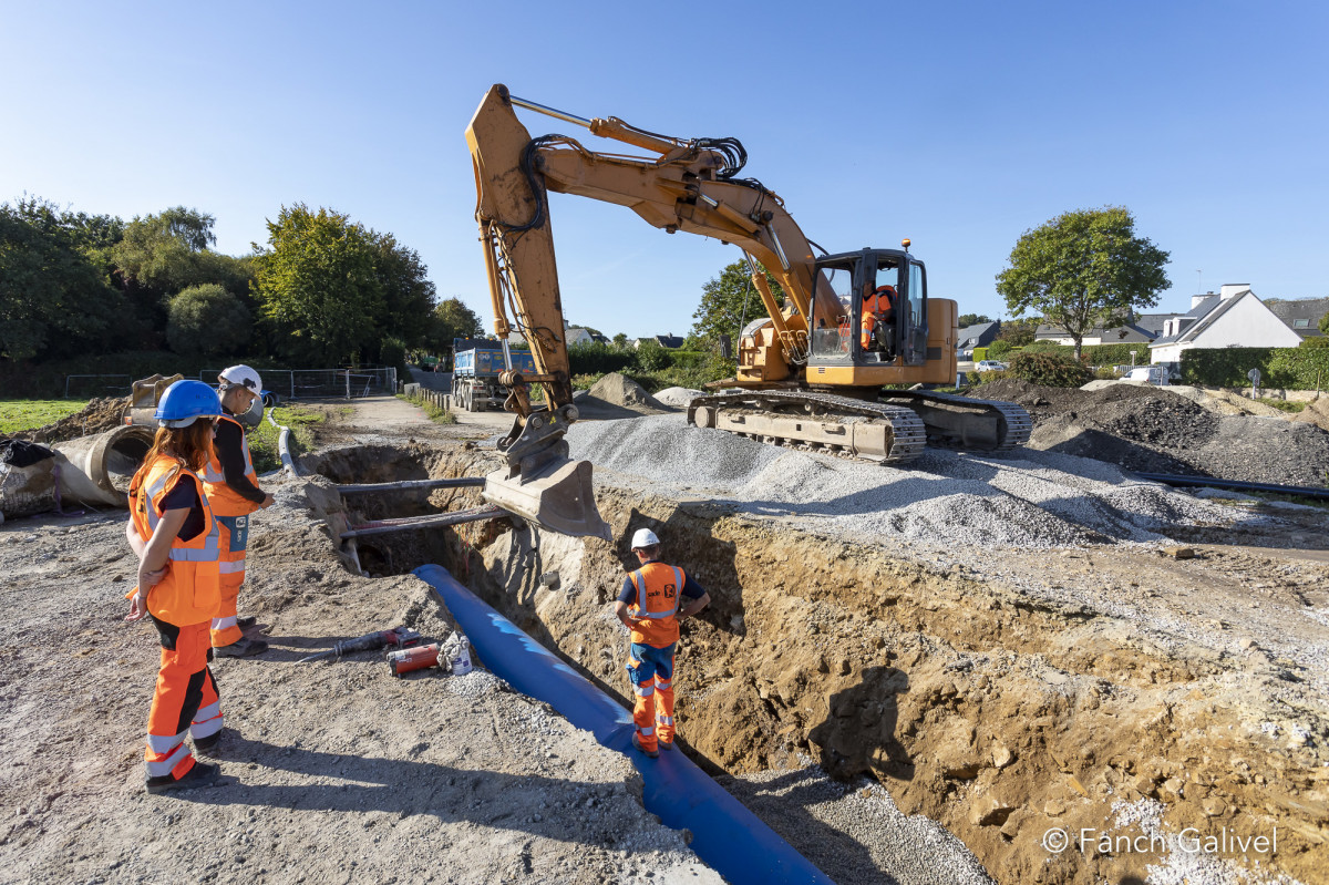 Pose des canalisations _ Chantiers de renouvellements canalisation d'eau brut à Queven