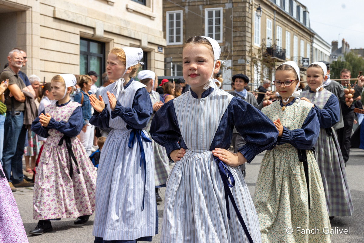 Parade des enfants au Festival Interceltique de Lorient.