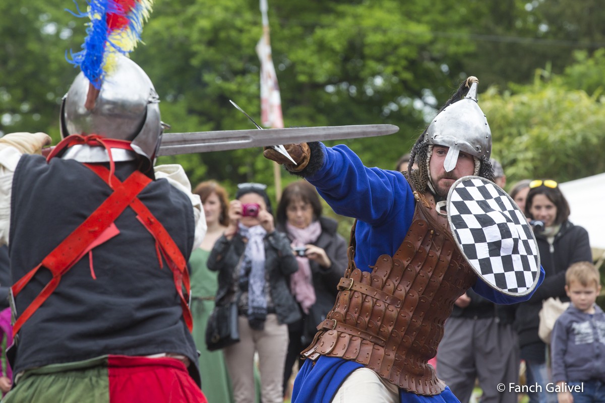 Fête de la Bretagne 2016_Chateau de Comper_La Pentecôte du Roi Arthur . Combat de Chevaliers