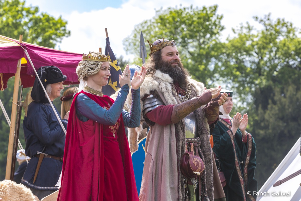 Fête de la Bretagne 2016_Chateau de Comper_La Pentecôte du Roi Arthur. Le Roi Arthur et la Reine Guenièvre lors d'un tournoi de chevaliers.