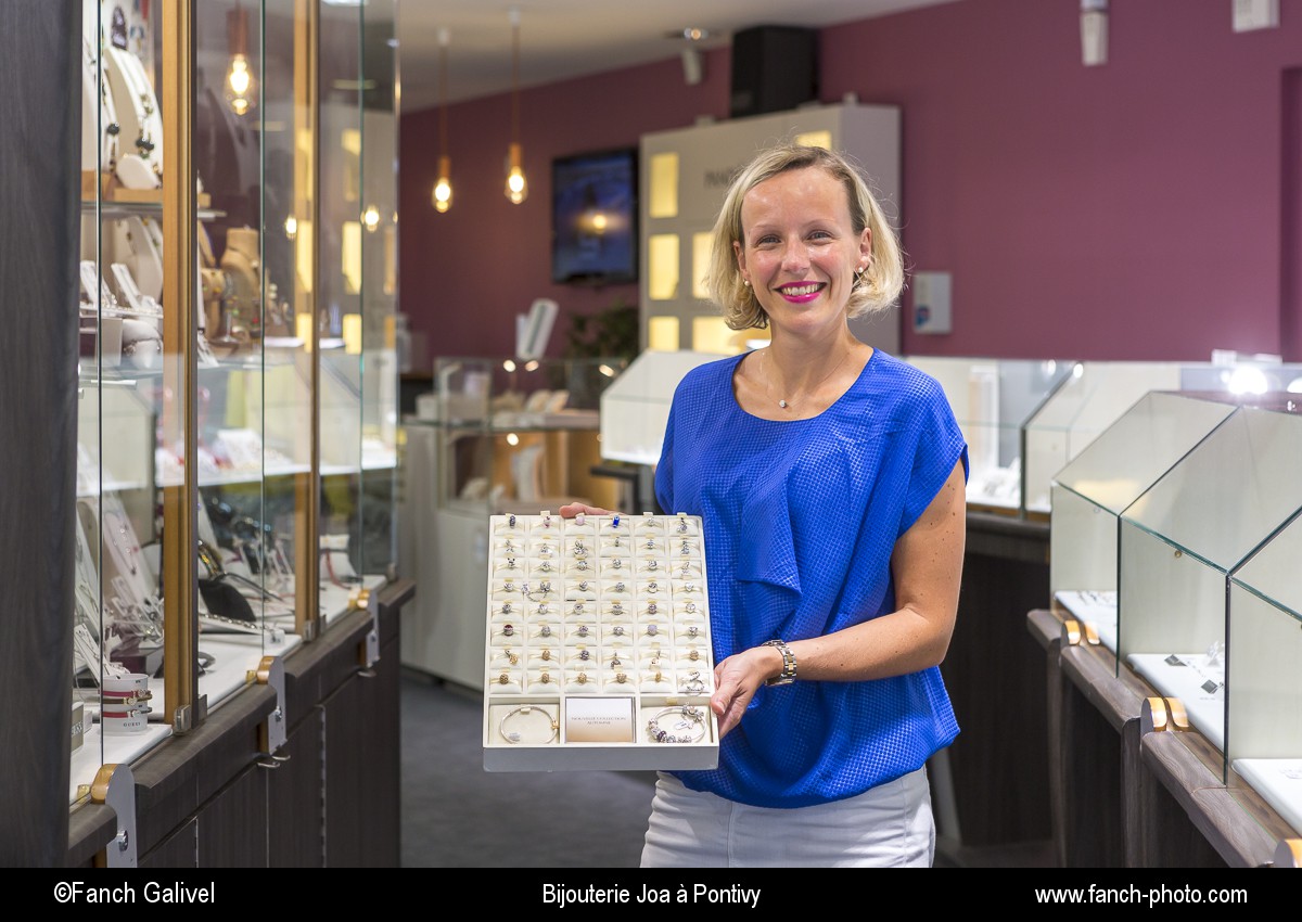 Christelle Massines, directrice de la bijouterie et horlogerie Joa à Pontivy