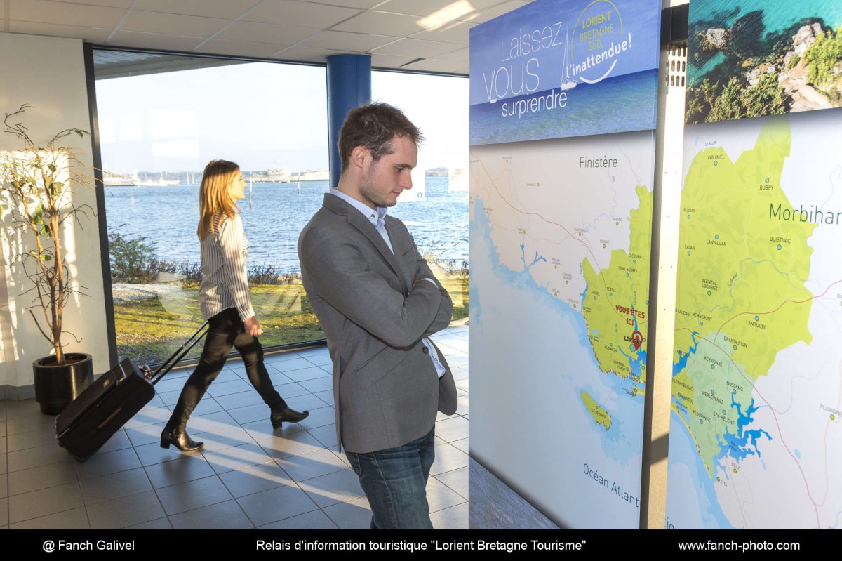 Relais d'information touristique "Lorient Bretagne Tourisme". Gare maritime ( embarquement pour Groix ) . Lorient