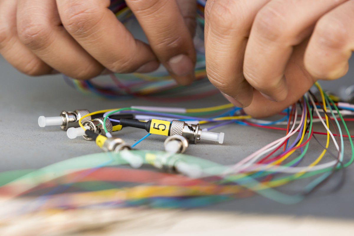 Préparation du cablage électrique de l' Hydrolienne Sabella D10 sur le port de Brest.