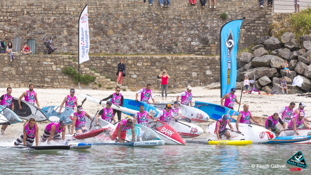 Départ de la catégorie ÉLITE Homme depuis la plage de Port Navalo