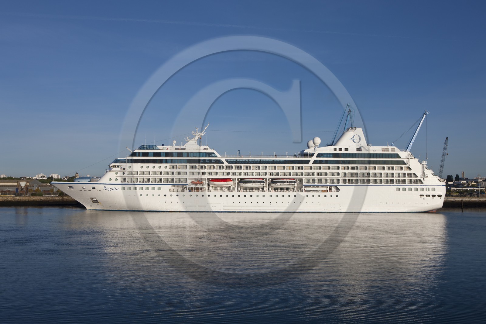 Le bateau de croisière  Regatta  au port de Lorient.
