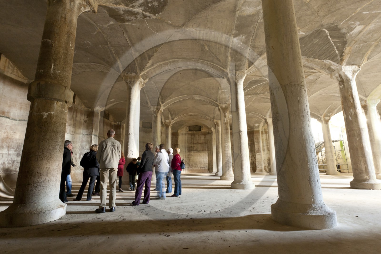 La réserve d' eau à été construite en 1875 afin de stocker l' eau utilisée dans l' arsenal par la compagnie des Indes _ Lorient